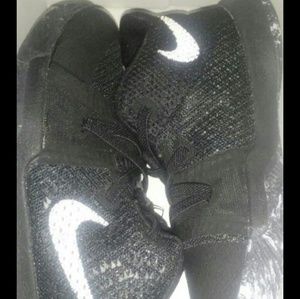 Kyrie 3 Blk/ Dark Gry